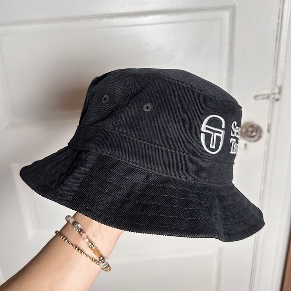 Sergio Tacchini Bucket Hat Embroidered ST Logo Black Corduroy Retro Festival NWT - Picture 4 of 12